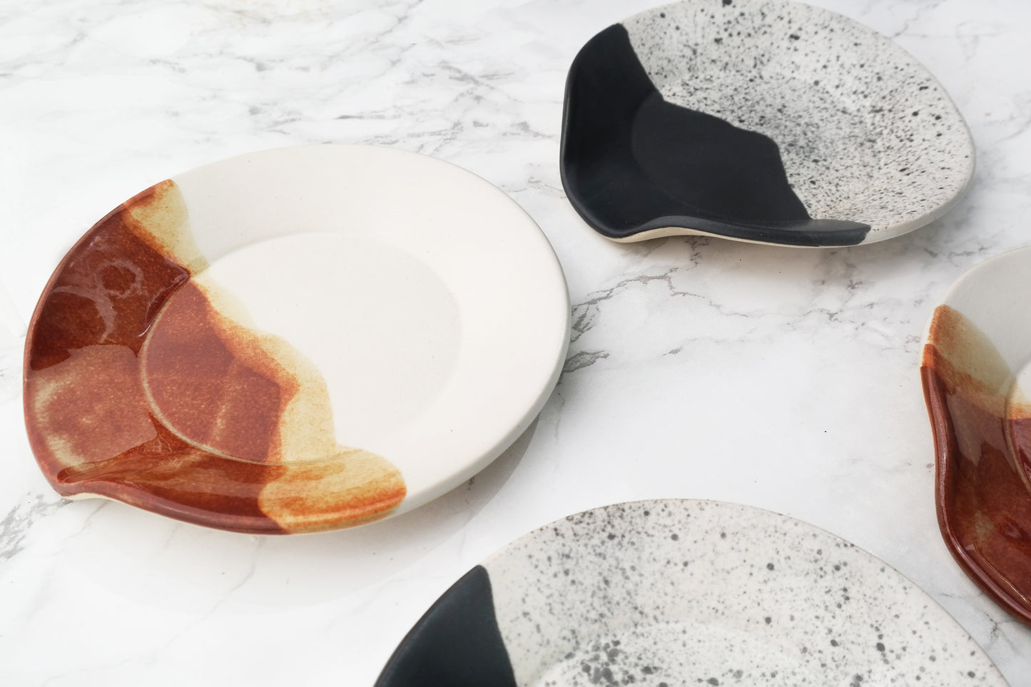 High Peaks Ceramic Spoon Rest - Black + White